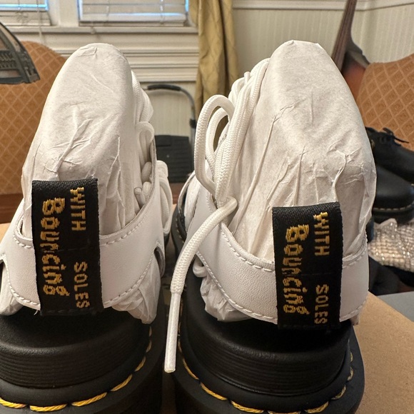 ❤️ Dr. Martens White Nartilla Hydro Leather Sandals - Picture 8 of 10